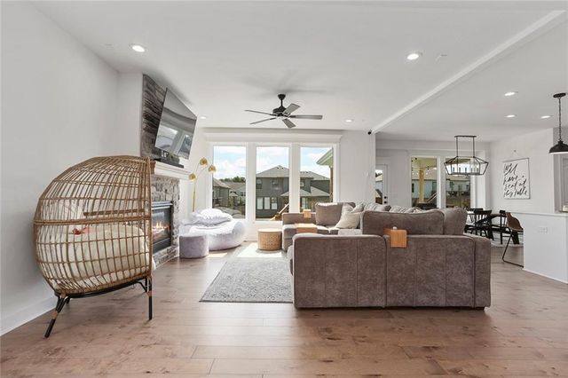 601 SW Meadowood Drive, Grain Valley, MO 64029