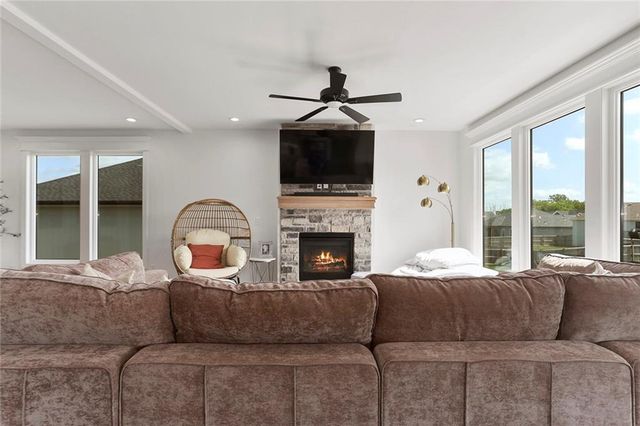 601 SW Meadowood Drive, Grain Valley, MO 64029