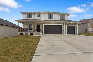 601 SW Meadowood Drive, Grain Valley, MO 64029