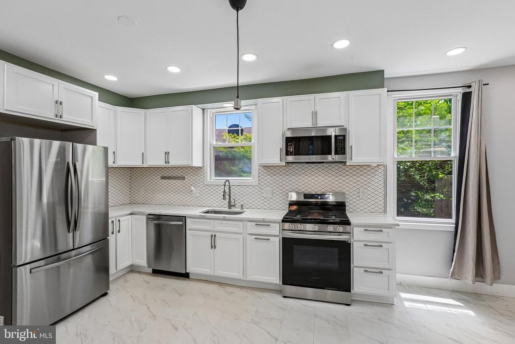 6204 EVERALL AVE, Baltimore, MD 21206
