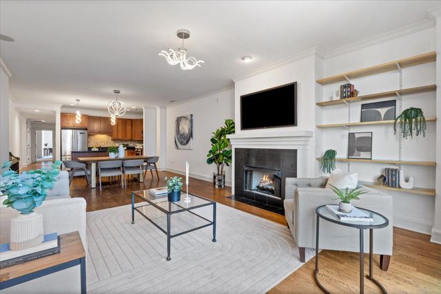 800 W Cornelia Avenue 407, Chicago, IL 60657