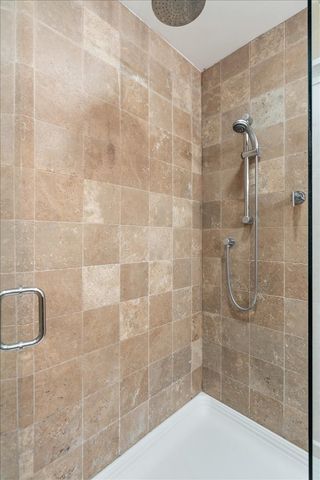 800 W Cornelia Avenue 407, Chicago, IL 60657