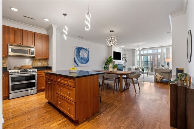 800 W Cornelia Avenue 407, Chicago, IL 60657