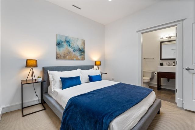 800 W Cornelia Avenue 407, Chicago, IL 60657