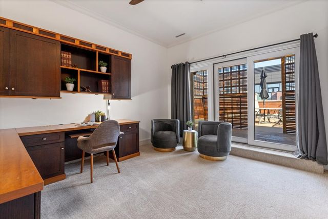 800 W Cornelia Avenue 407, Chicago, IL 60657