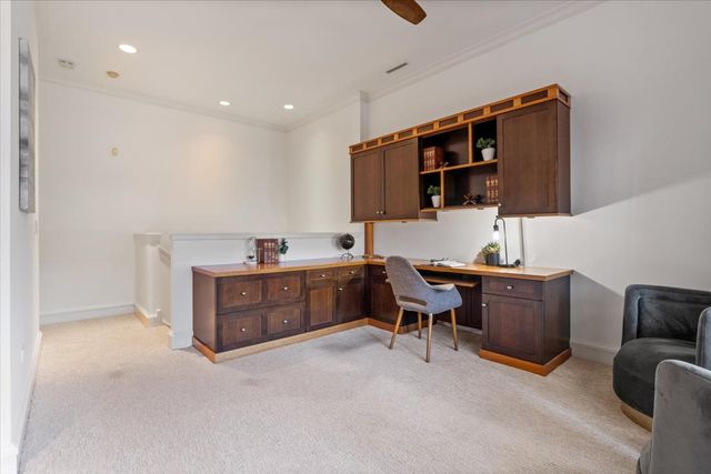 800 W Cornelia Avenue 407, Chicago, IL 60657