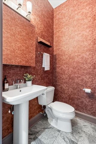 800 W Cornelia Avenue 407, Chicago, IL 60657