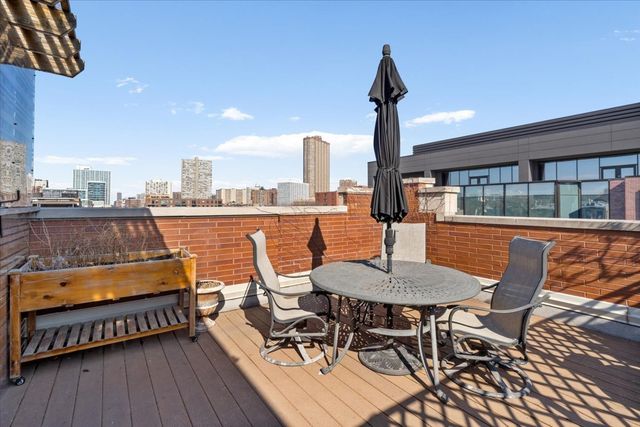 800 W Cornelia Avenue 407, Chicago, IL 60657