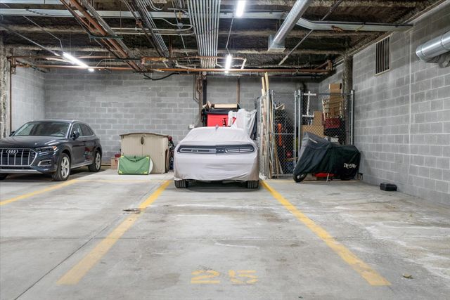 800 W Cornelia Avenue 407, Chicago, IL 60657