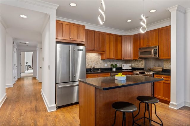 800 W Cornelia Avenue 407, Chicago, IL 60657