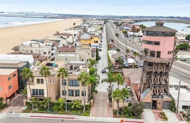 58 Surfside B, Surfside, CA 90743