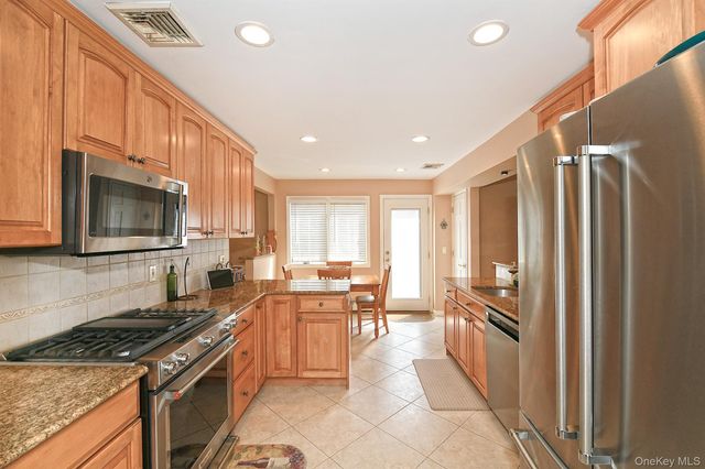 1968 Cynthia Lane, Merrick, NY 11566