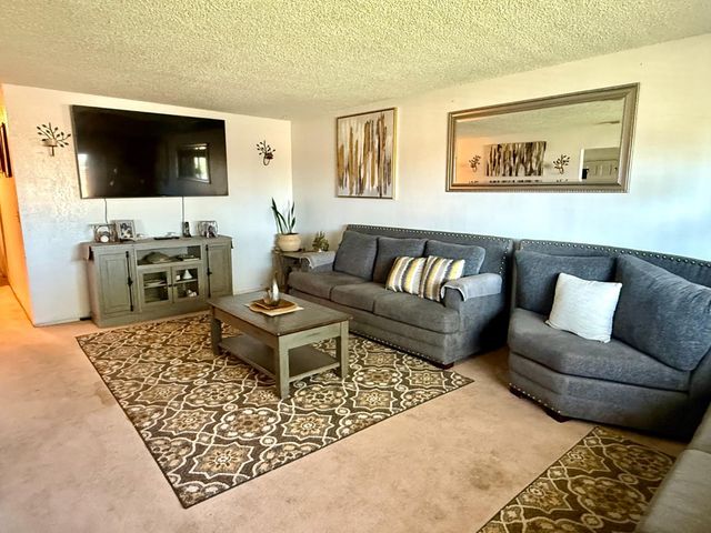439 W Geary Street, Fresno, CA 93706
