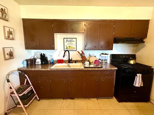 439 W Geary Street, Fresno, CA 93706