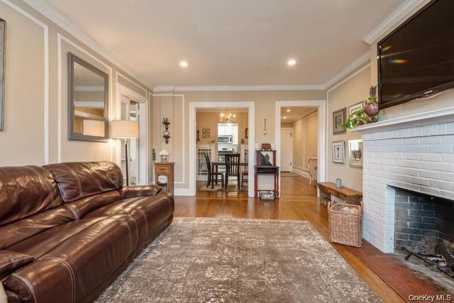 87 N Broadway 3L, White Plains, NY 10603