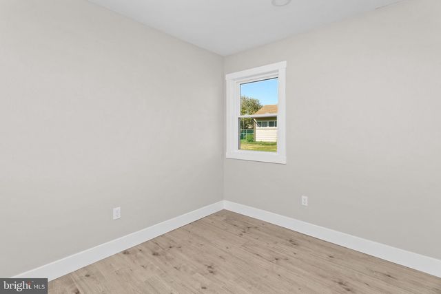 30 ORANGEWOOD DR, Levittown, PA 19057