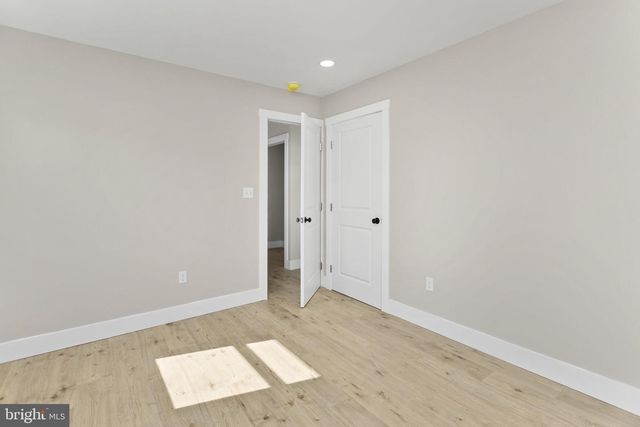 30 ORANGEWOOD DR, Levittown, PA 19057