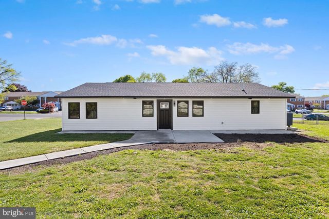30 ORANGEWOOD DR, Levittown, PA 19057