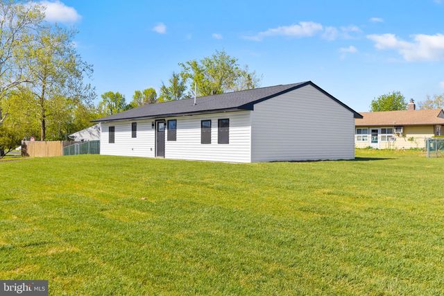 30 ORANGEWOOD DR, Levittown, PA 19057