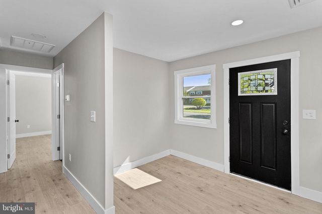 30 ORANGEWOOD DR, Levittown, PA 19057