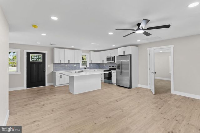 30 ORANGEWOOD DR, Levittown, PA 19057