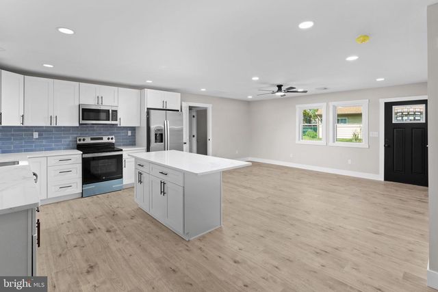 30 ORANGEWOOD DR, Levittown, PA 19057