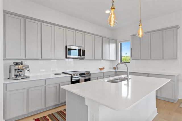 2050 Lohmans Spur RD 1302, Lakeway, TX 78734