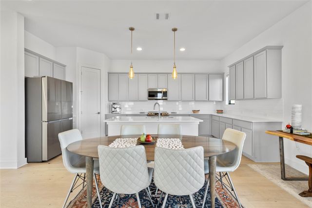 2050 Lohmans Spur RD 1302, Lakeway, TX 78734