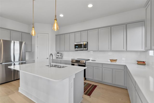 2050 Lohmans Spur RD 1302, Lakeway, TX 78734