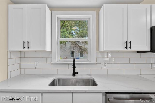 25028 Midland, Redford, MI 48239