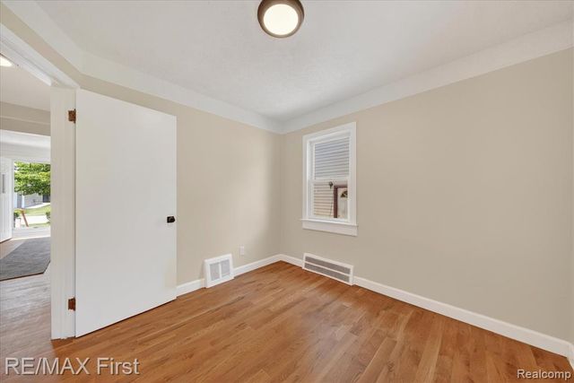 25028 Midland, Redford, MI 48239