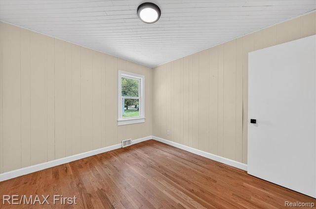 25028 Midland, Redford, MI 48239