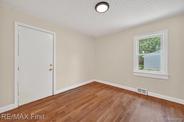 25028 Midland, Redford, MI 48239