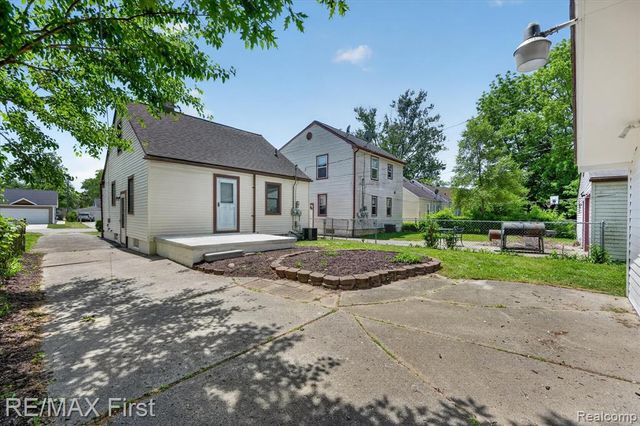 25028 Midland, Redford, MI 48239
