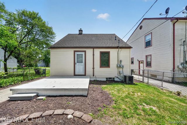 25028 Midland, Redford, MI 48239