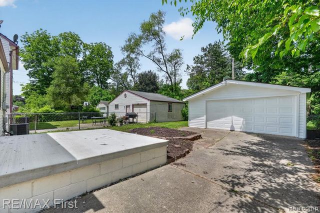 25028 Midland, Redford, MI 48239