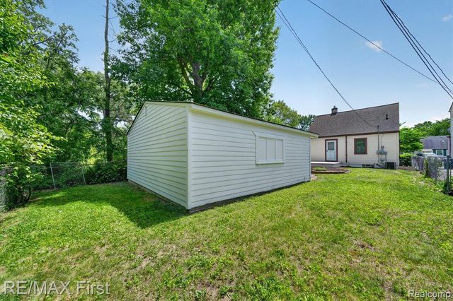 25028 Midland, Redford, MI 48239
