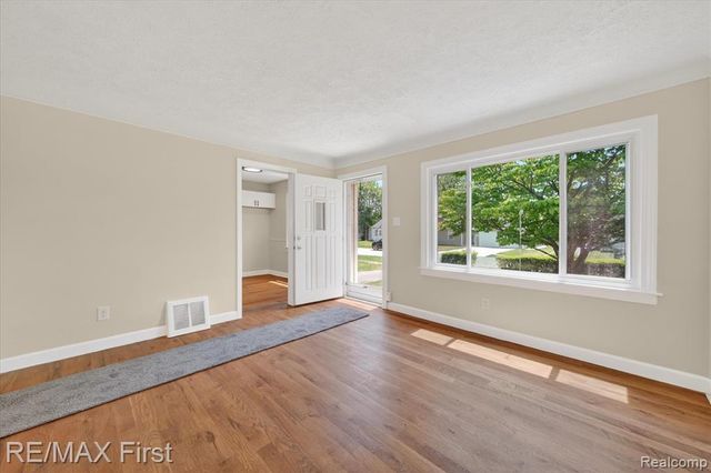 25028 Midland, Redford, MI 48239