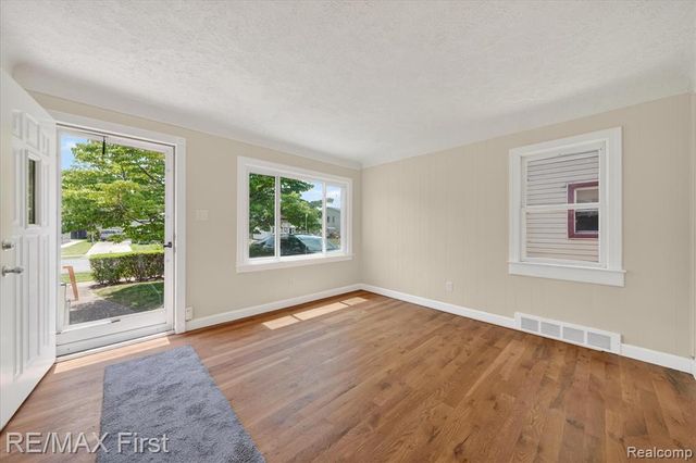25028 Midland, Redford, MI 48239