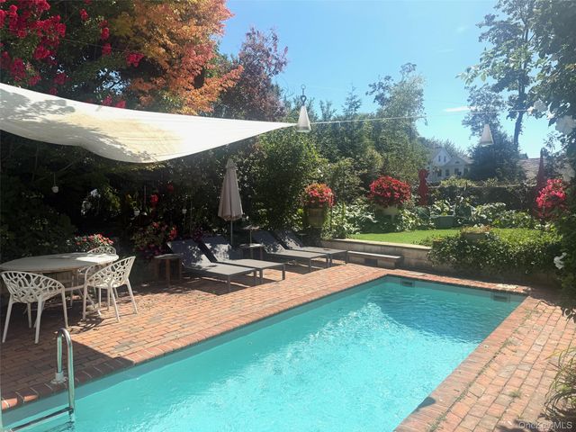 28 Bowden Square, Southampton, NY 11968