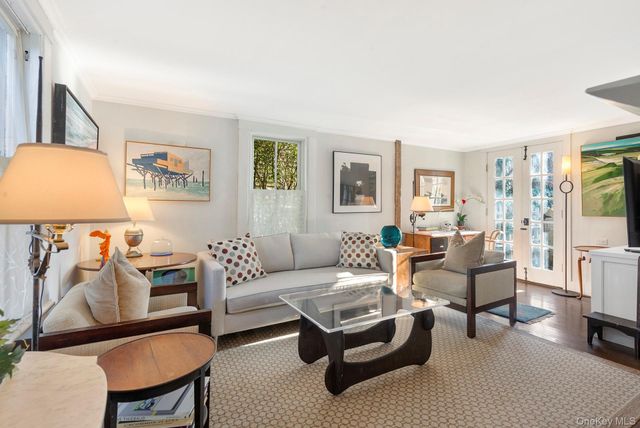 28 Bowden Square, Southampton, NY 11968