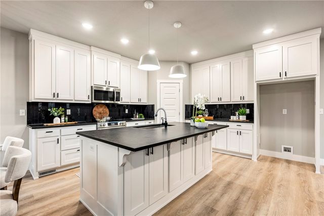 6 Duart Lane, Bella Vista, AR 72715