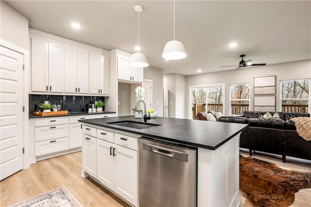 6 Duart Lane, Bella Vista, AR 72715