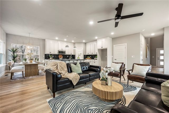 6 Duart Lane, Bella Vista, AR 72715