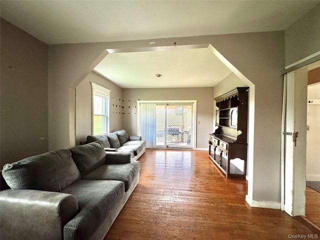 8 Forest Hills Avenue, Catskill, NY 12414