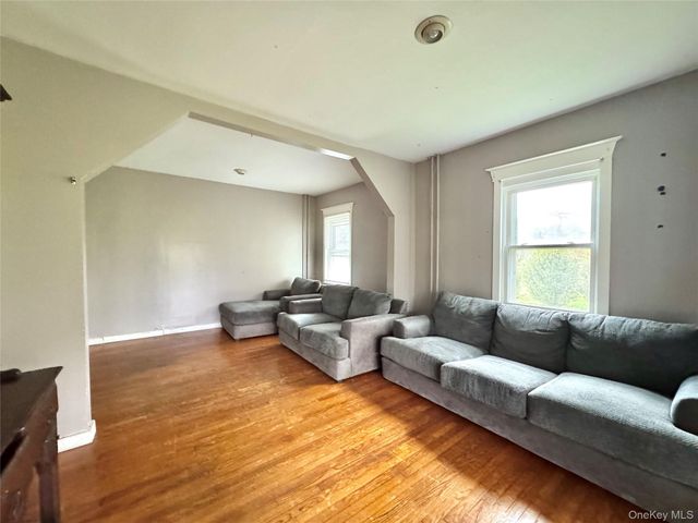 8 Forest Hills Avenue, Catskill, NY 12414