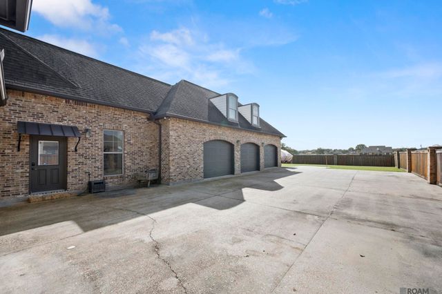 6447 Coushatta Dr, Gonzales, LA 70737