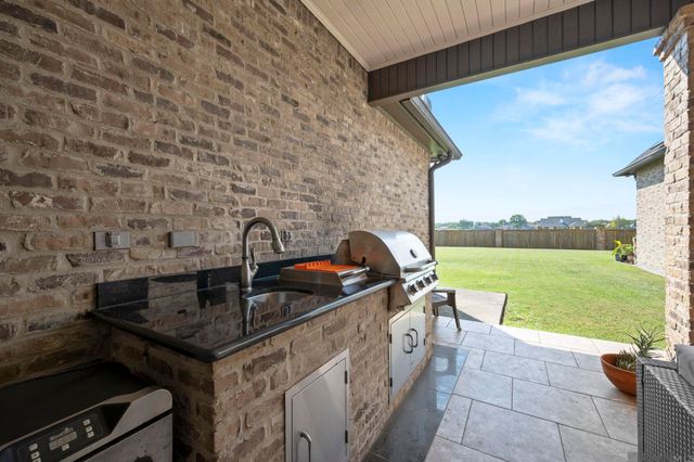 6447 Coushatta Dr, Gonzales, LA 70737