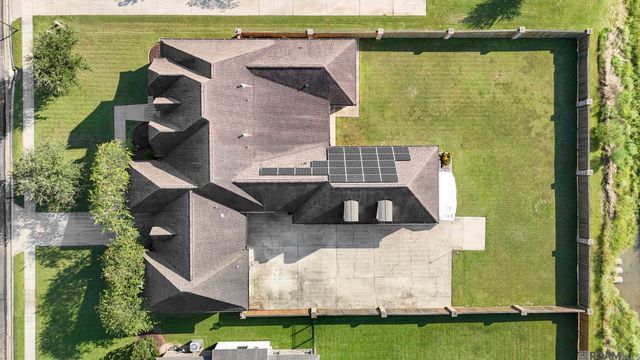 6447 Coushatta Dr, Gonzales, LA 70737