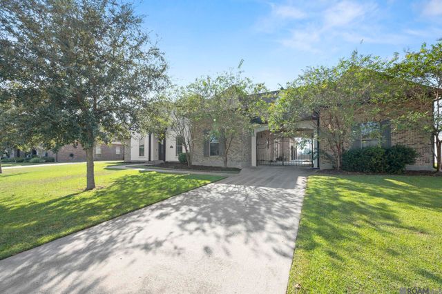 6447 Coushatta Dr, Gonzales, LA 70737
